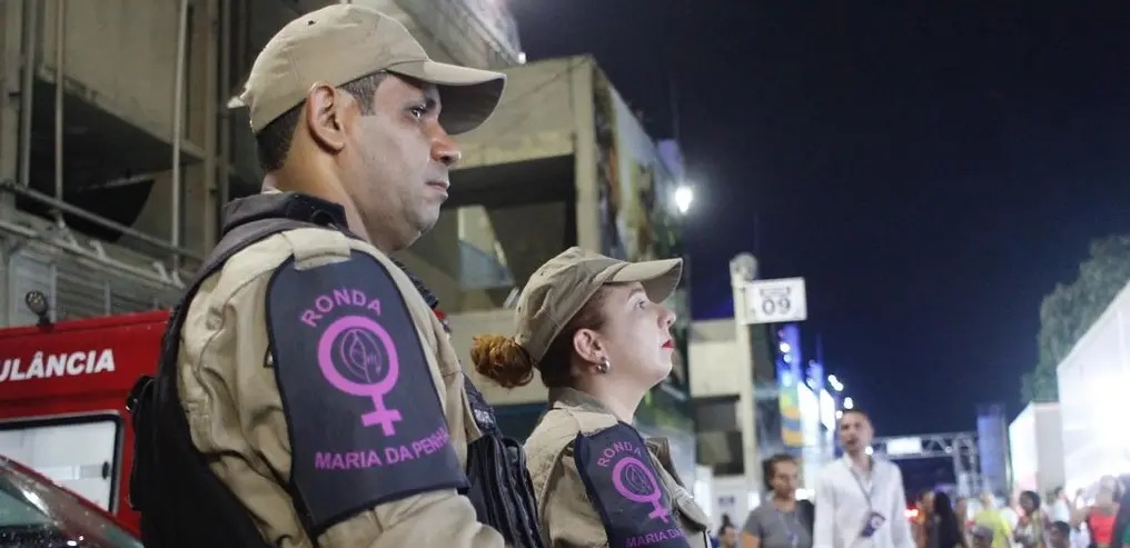 Imagem da notícia: Mulher é presa por morder pessoas em camarote no Carnaval do RJ