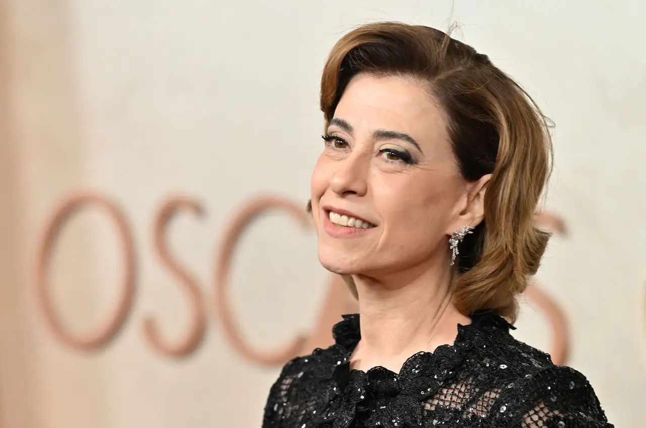 Fernanda Torres no Oscar 2025. Fernanda Torres recusa convite para desfile das campeãs na Sapucaí (RJ): 'Preciso descansar'
