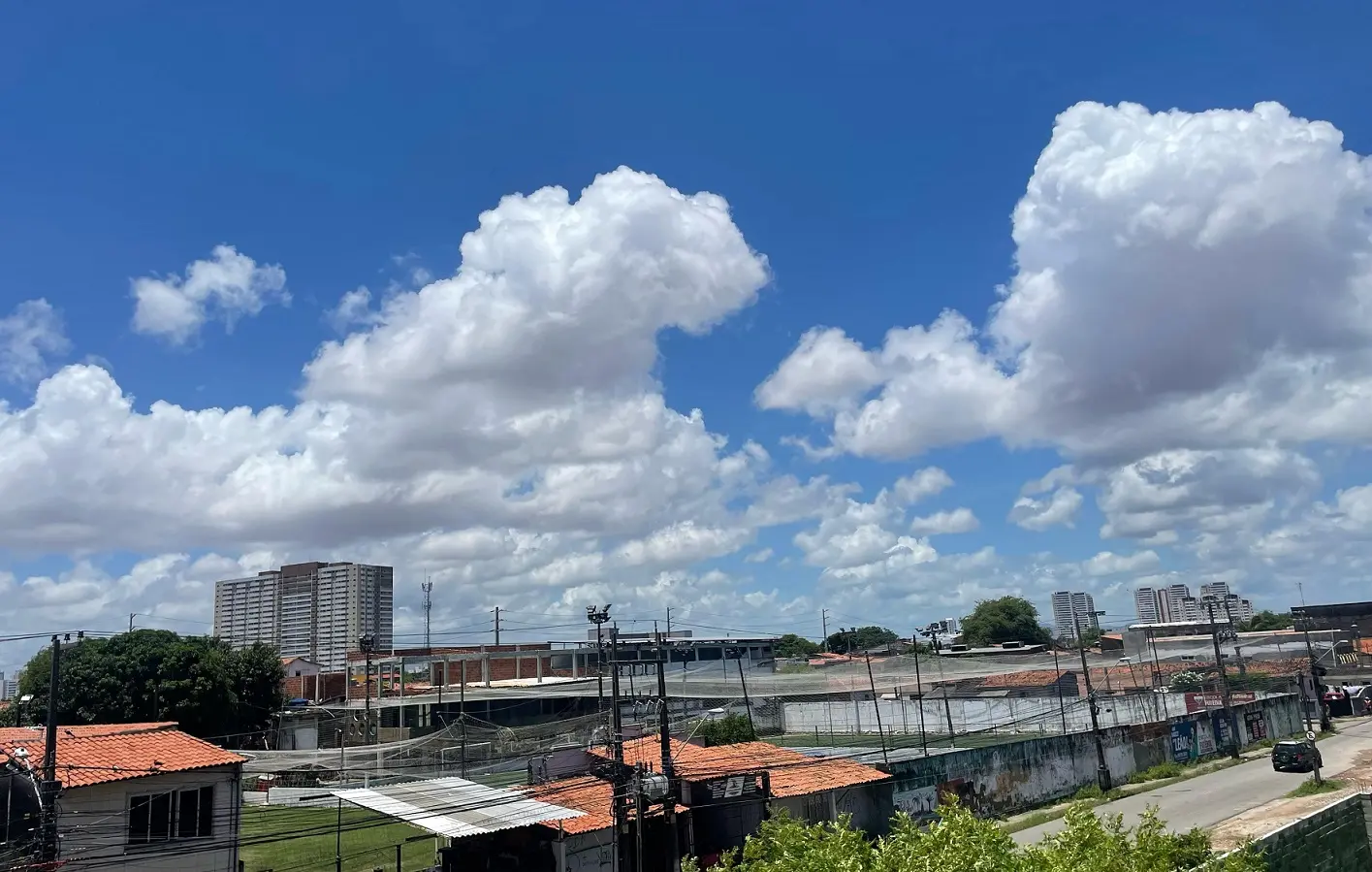 Imagem da notícia: Ceará tem aviso de chuvas intensas para 30 cidades; veja onde