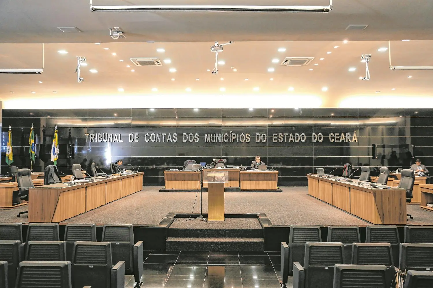 Imagem da notícia: STF aciona AGU e PGR sobre ação do partido Novo contra conselheiros 'em disponibilidade' do extinto TCM