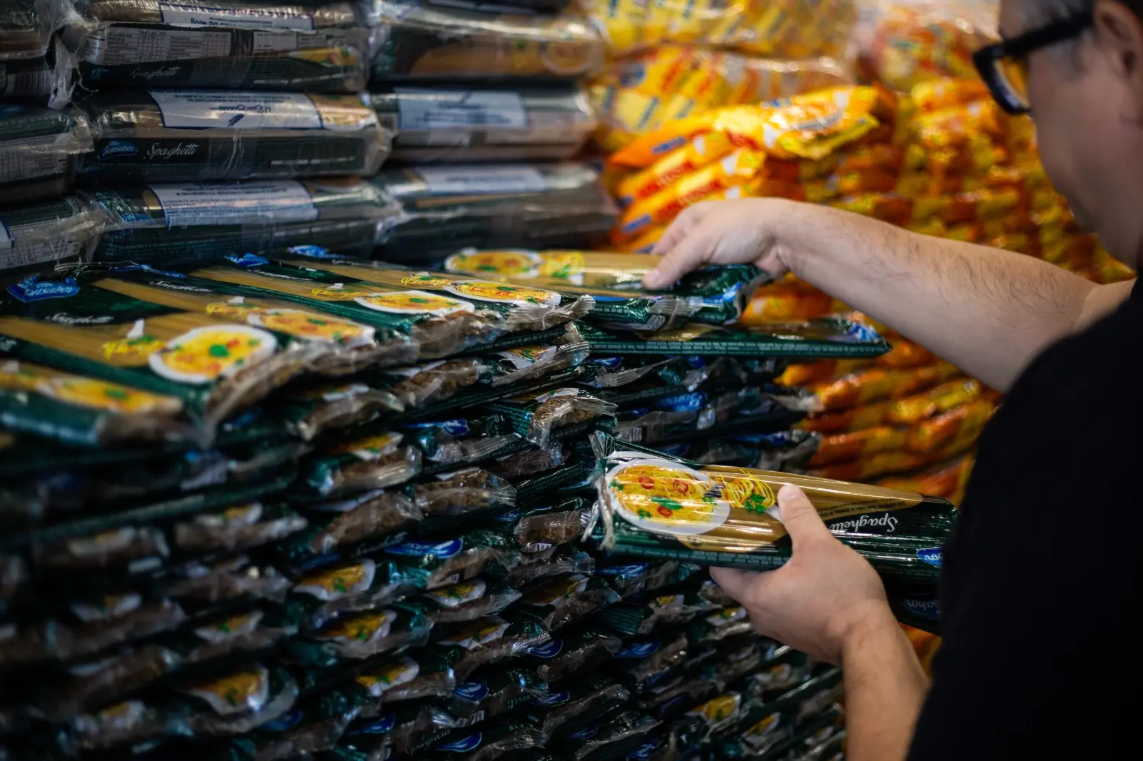 Imagem da notícia: Preço dos alimentos pode cair com isenção de imposto de importação de alimentos?