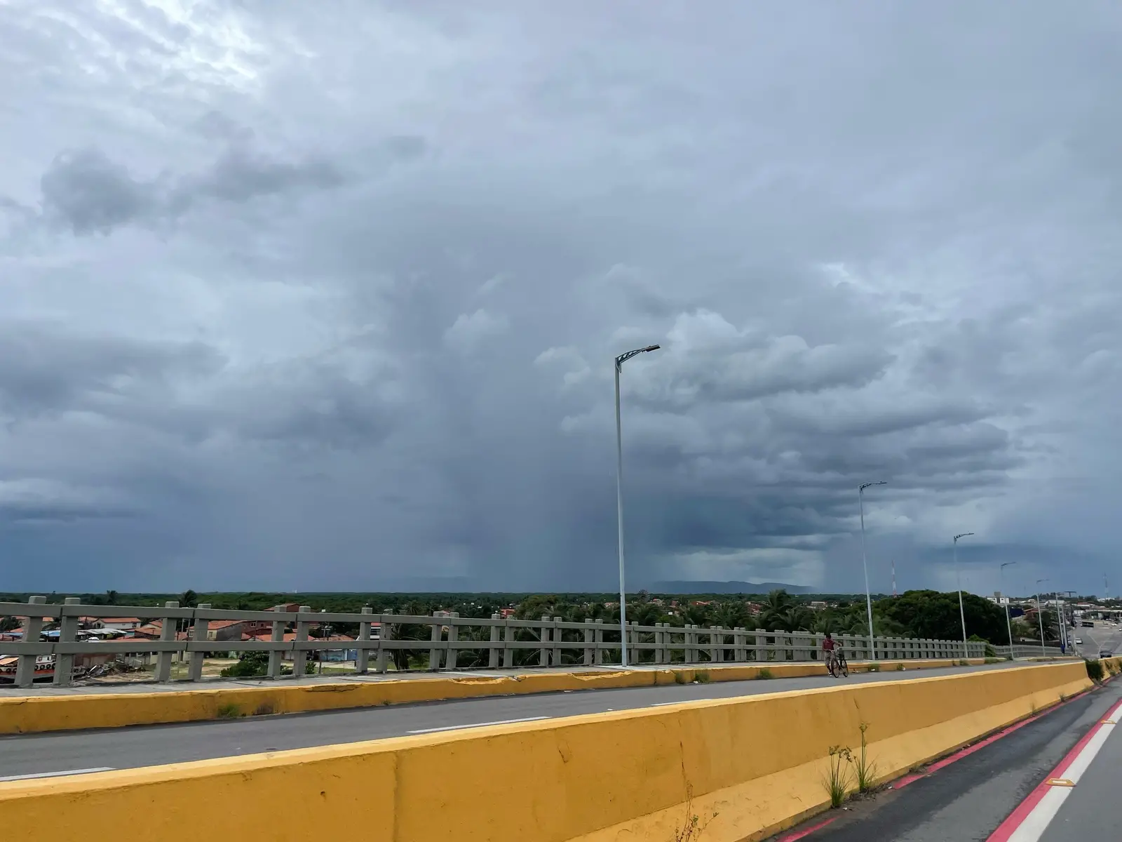 Imagem da notícia: Ceará recebe aviso de chuvas intensas de até 100 mm; veja previsão por regiões