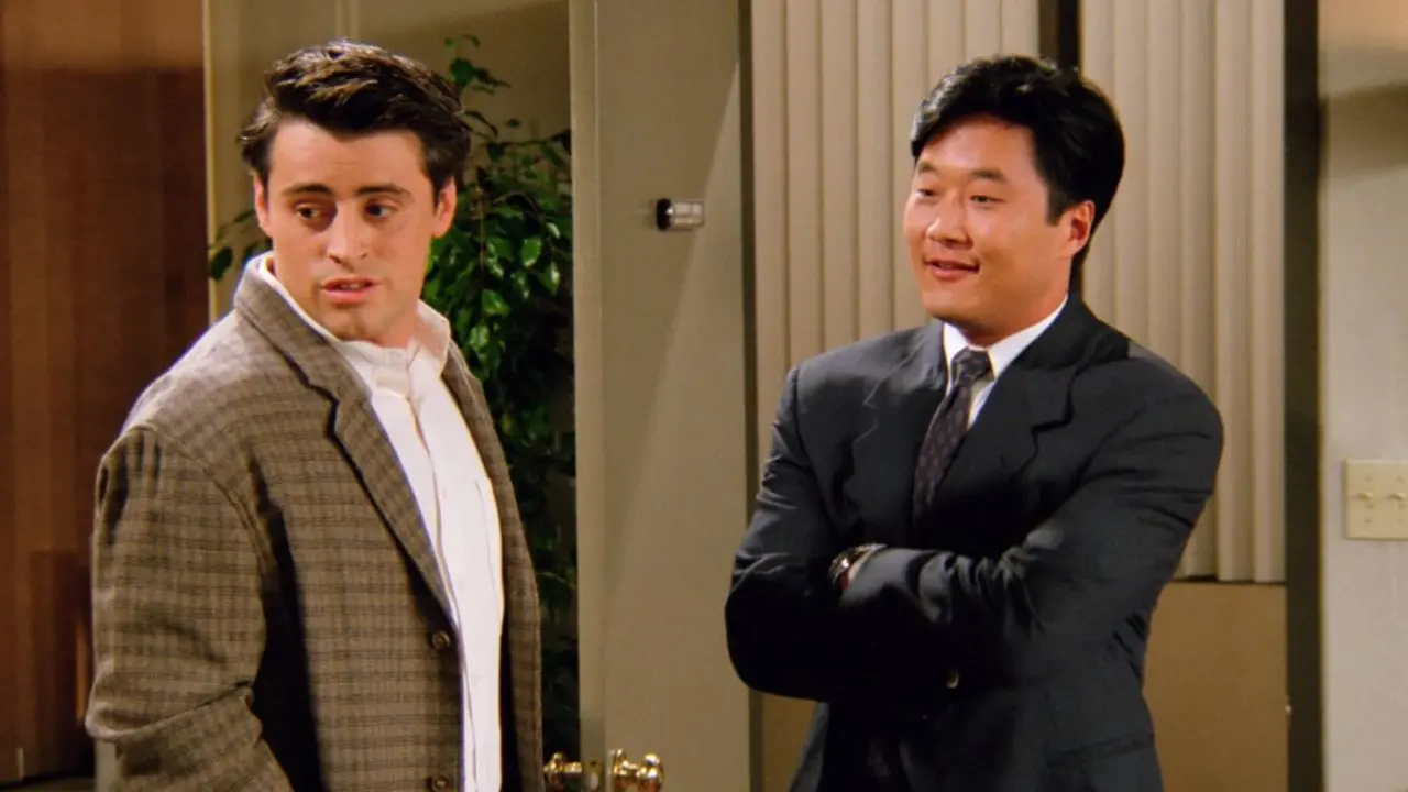 Imagem da notícia: Ator Steve Park cita racismo nos bastidores da série Friends: 'Ambiente tóxico'
