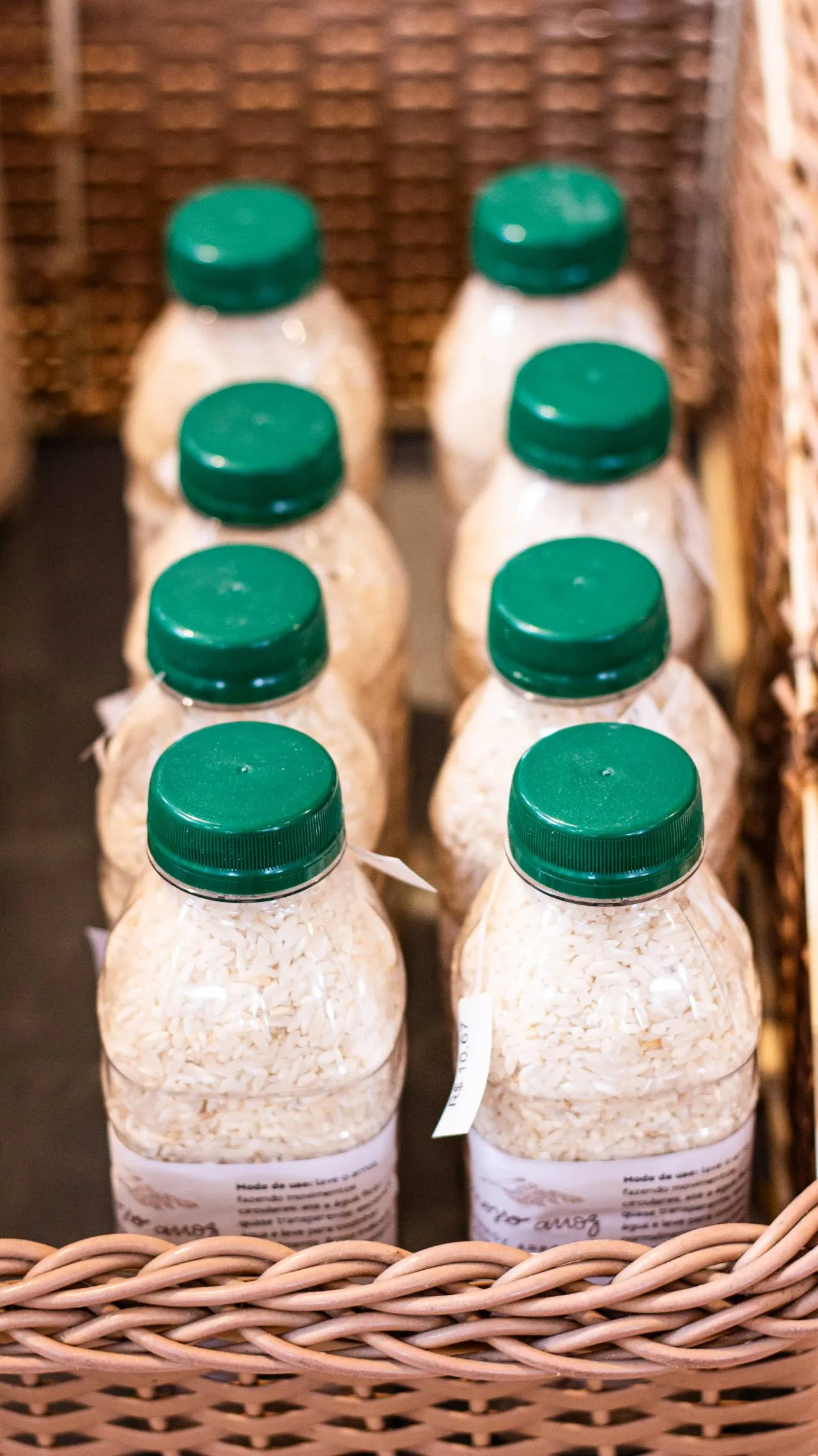 Todo o manejo do arroz decorre de práticas orgânicas consagradas, abrangendo o tratamento do solo sem a utilização de maquinário