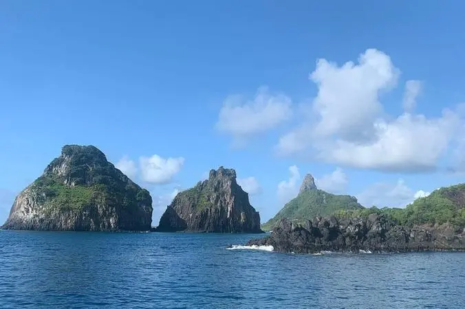 Imagem da notícia: Latam fará 'resgate' de passageiros em Noronha após suspensão de voos da Voepass