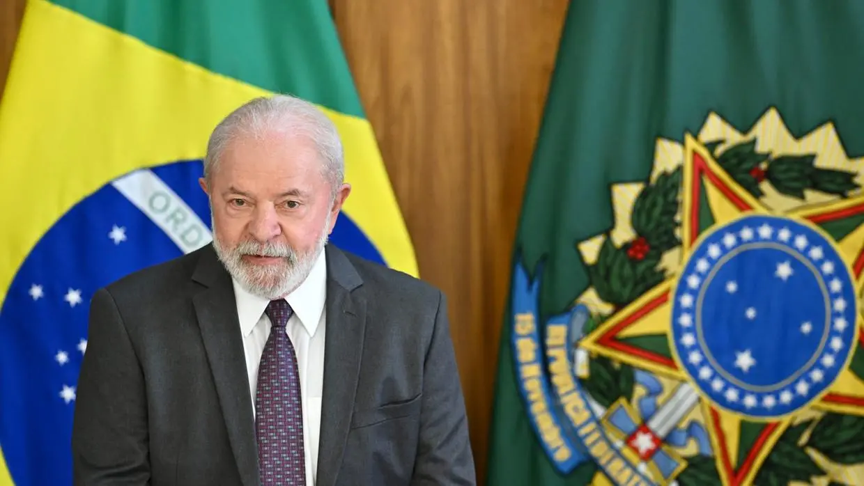 Imagem da notícia: Governo Lula lança linha de empréstimo consignado para trabalhadores CLT e MEIs; entenda como vai funcionar