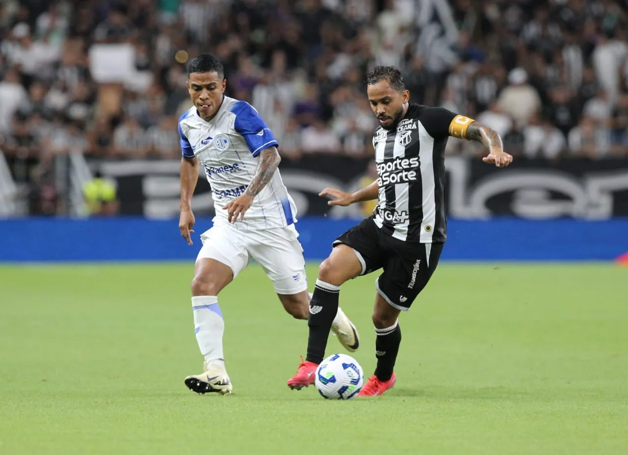 O Ceará criou muito ao longo do jogo, mas despediçou chances demais
