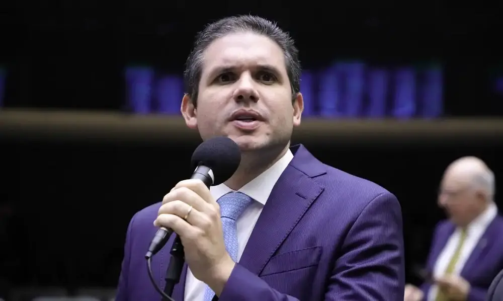 Imagem da notícia: Para evitar 'politização do debate', Plano Nacional de Educação terá Comissão Especial na Câmara, anuncia Hugo Motta