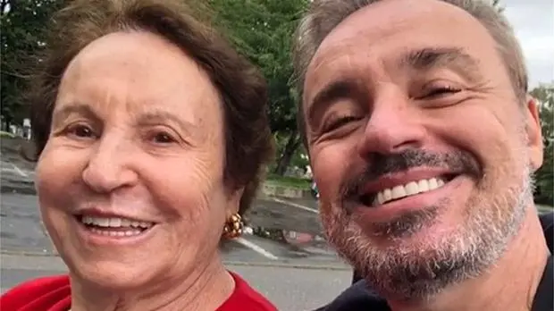 Imagem da notícia: Mãe de Gugu Liberato, Maria do Céu, é internada com suspeita de AVC