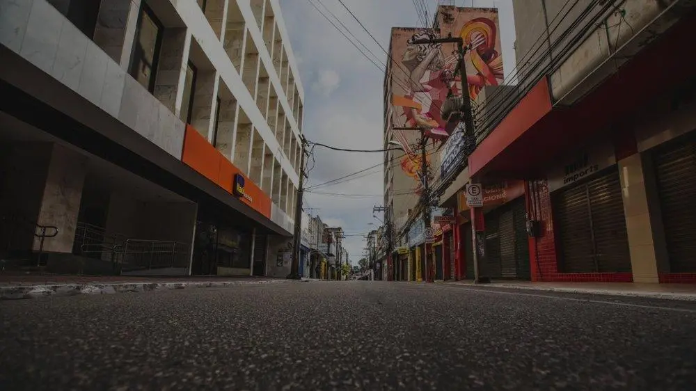 Imagem da notícia: Cinco anos depois dos primeiros casos de Covid-19, quais foram os impactos da pandemia na política do Ceará?