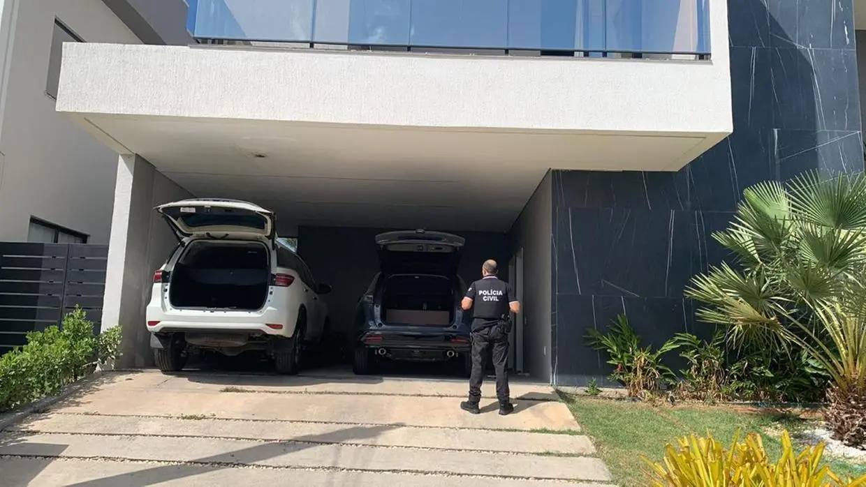 Imagem da notícia: Justiça manda tirar tornozeleira eletrônica de empresário paulista suspeito de comandar 'central de golpes' no Ceará