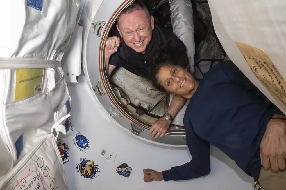 Imagem da notícia Astronautas 'presos' no espaço retornam à Terra nesta terça-feira (18); confira cronograma do trajeto