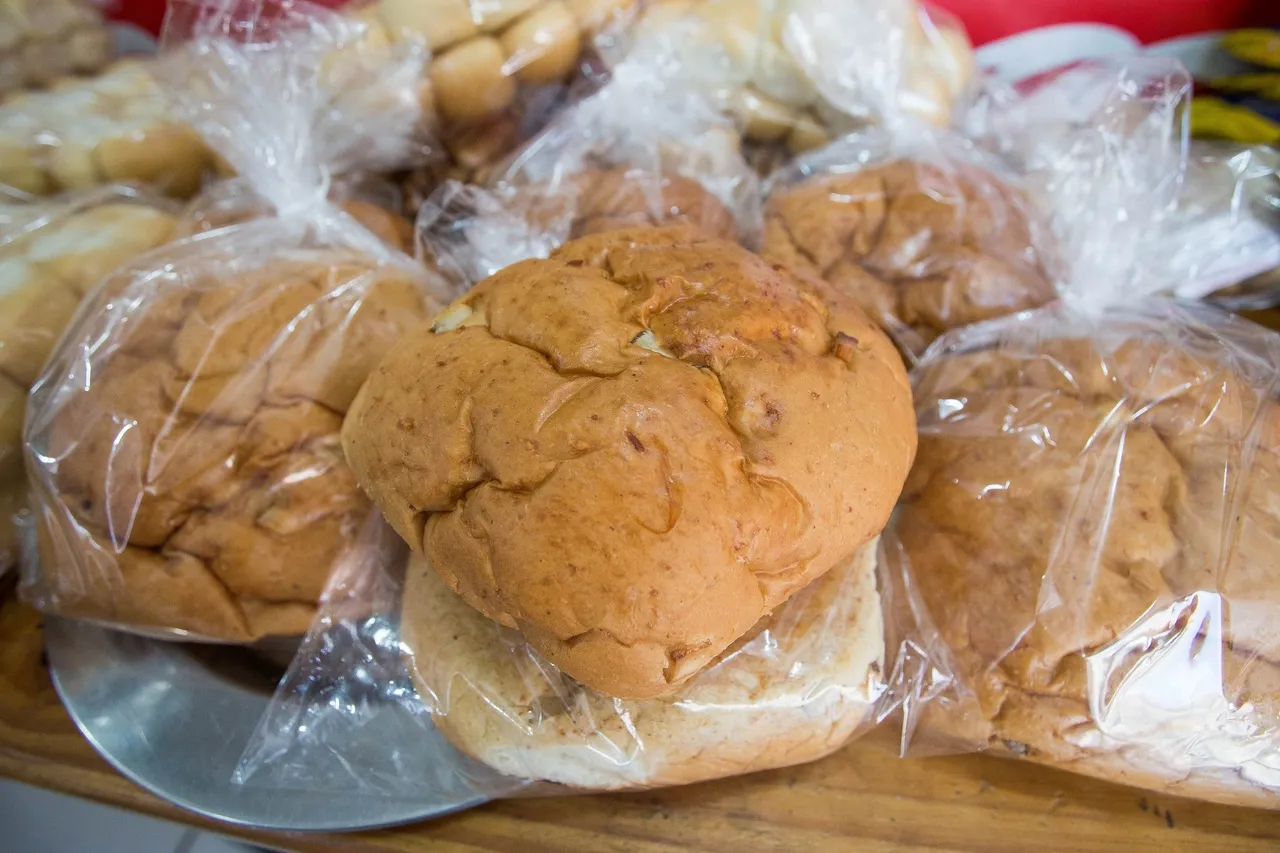 Tradicional na mesa do cearense na Quaresma e Semana Santa, pão de coco tem alta de 30% no preço, em média, em 2025