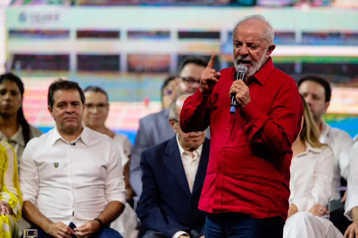 Imagem da notícia: Lula fala em crescimento da economia e que 'dinheiro tem que circular na mão de toda a sociedade'