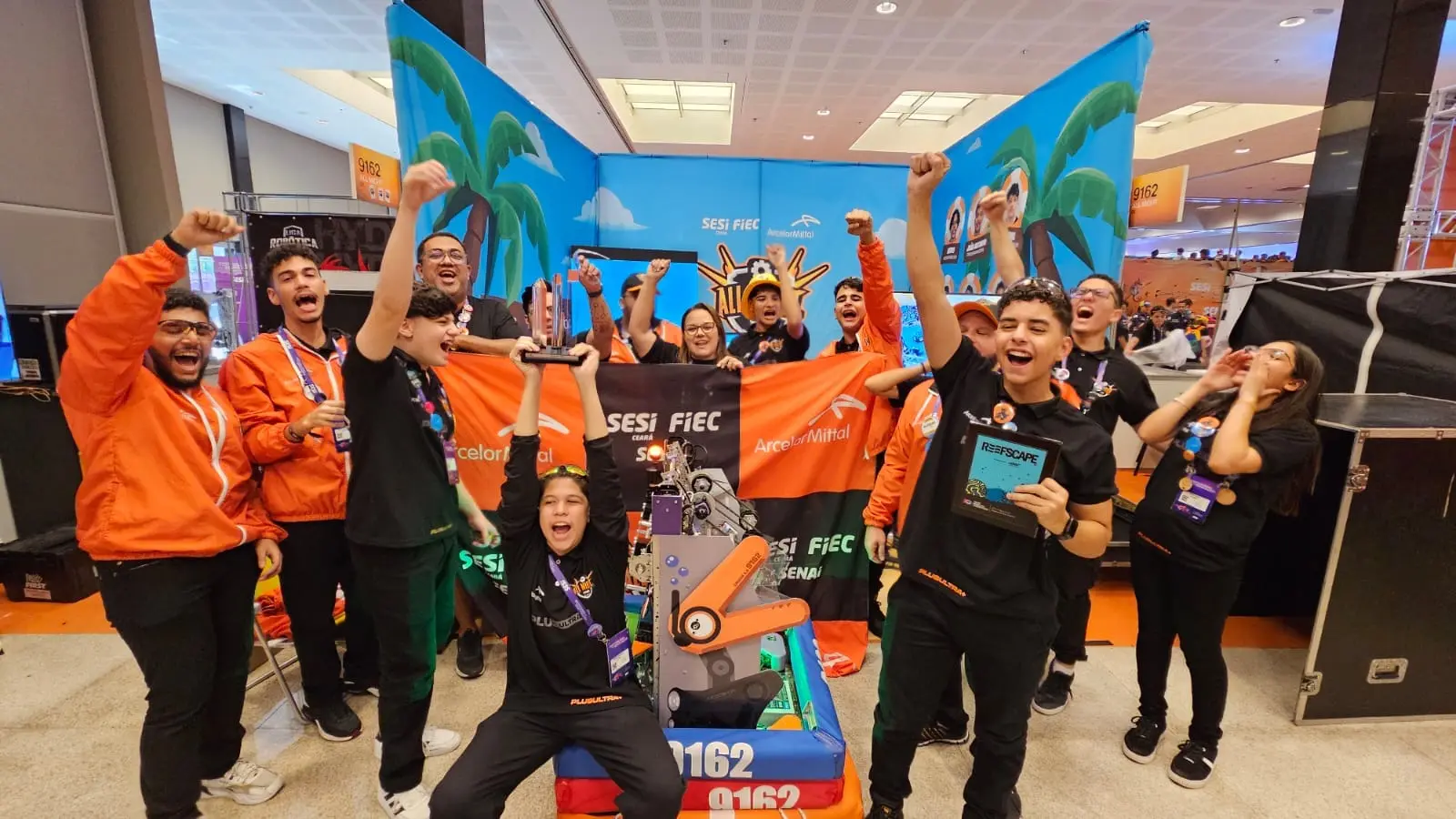 Imagem da notícia: Patrocinada pela ArcellorMittal, cearense vence Festival Sesi de Robótica