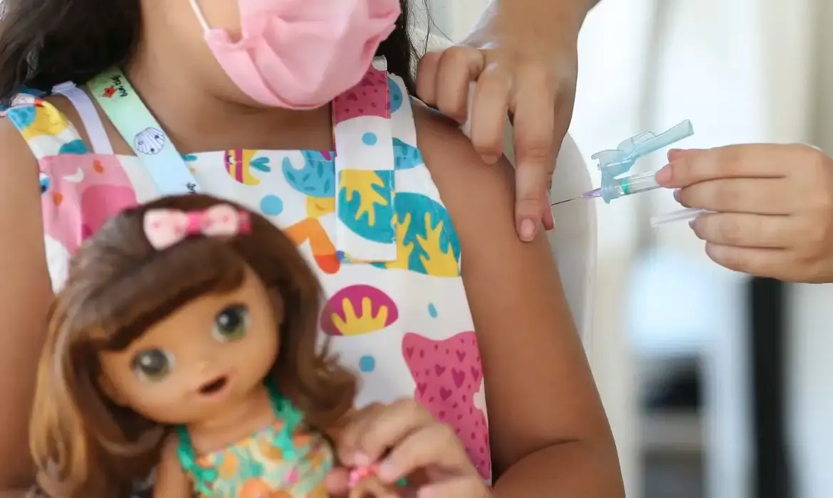 Imagem da notícia: STJ determina que pais que se recusarem a vacinar filhos contra a Covid-19 poderão ser multados