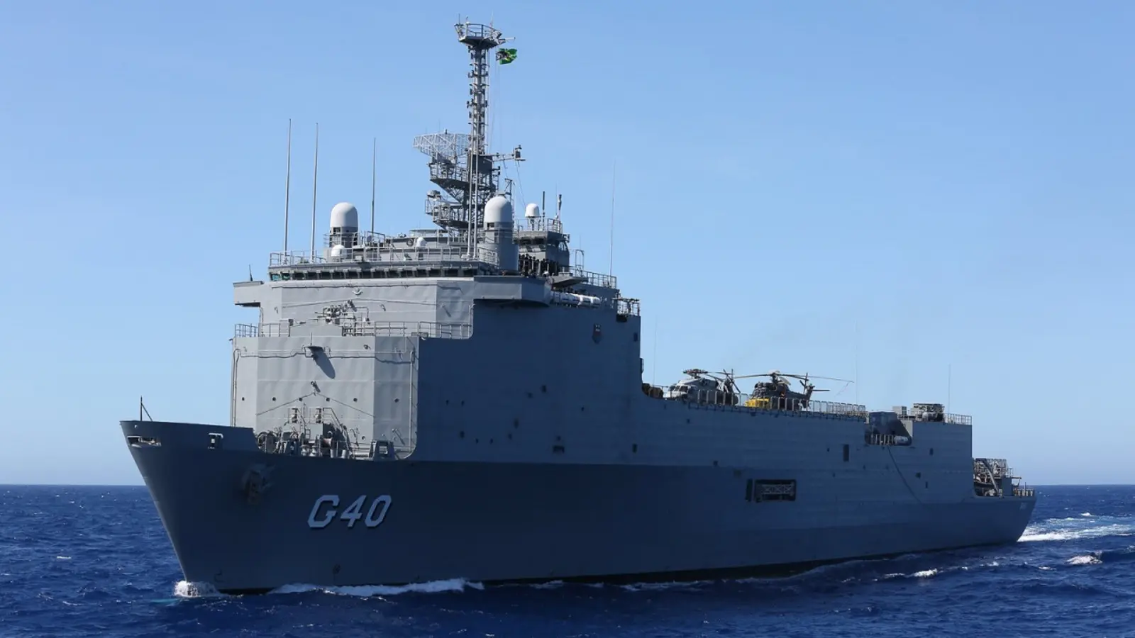 Imagem da notícia: Segundo maior navio da Marinha é aberto para visitação em Fortaleza; saiba quando