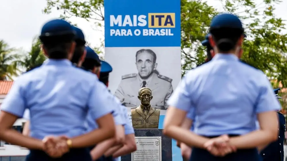 Imagem da notícia: Governo Federal autoriza concurso com 110 vagas para professores e técnicos do ITA Ceará; veja detalhes