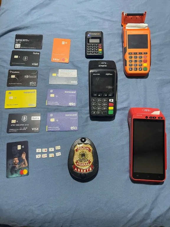 Máquinas e cartões apreendidos