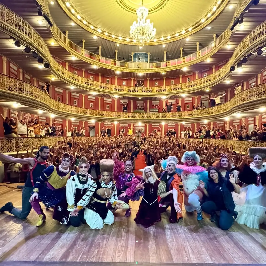 Imagem da notícia Alexia Twister, primeira drag queen a vencer o Prêmio Shell de teatro, comemora: 'lugar possível'
