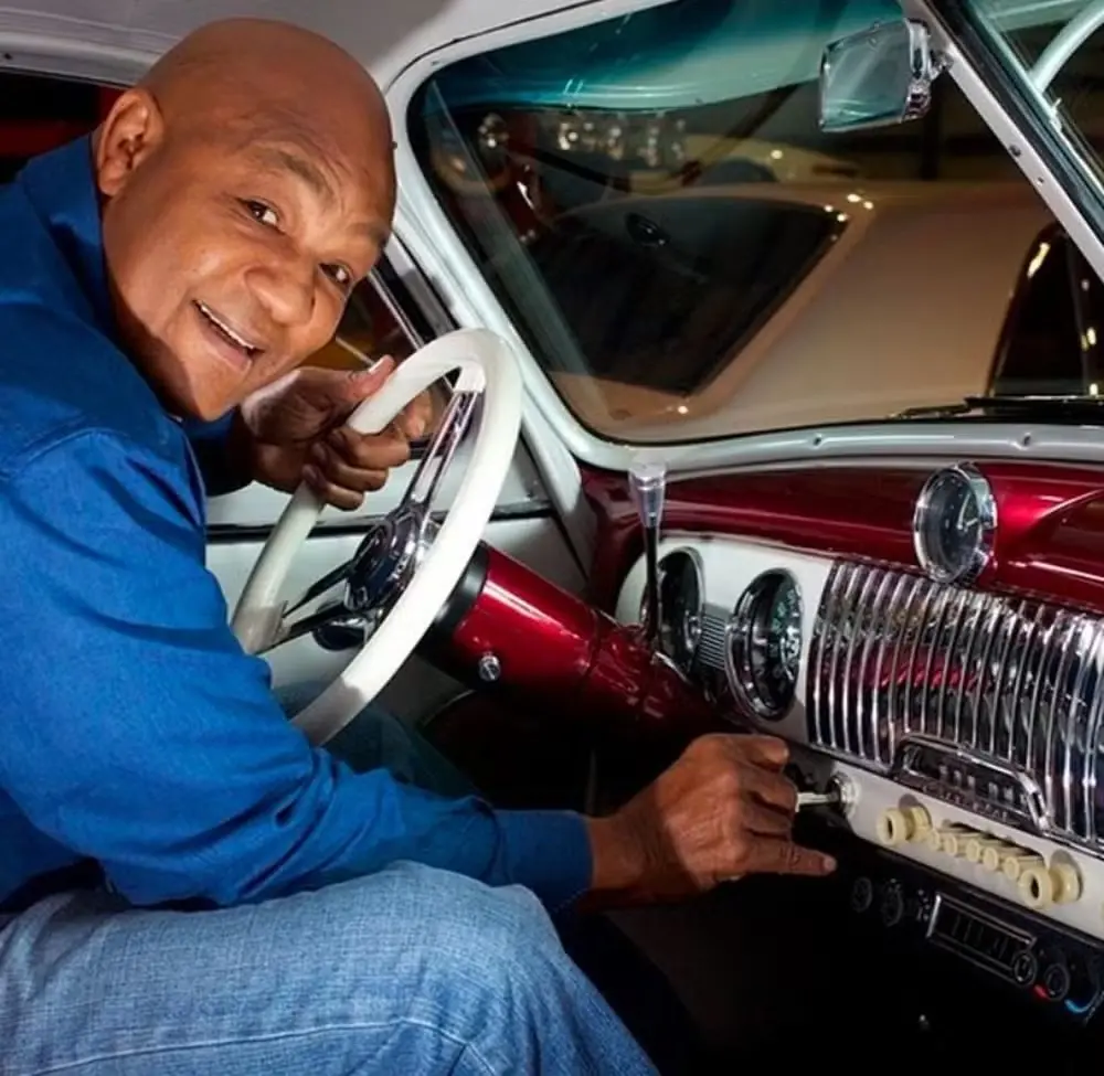 Imagem da notícia: George Foreman deixa mansão milionária e coleção luxuosa de carros; veja fortuna do ex-boxeador