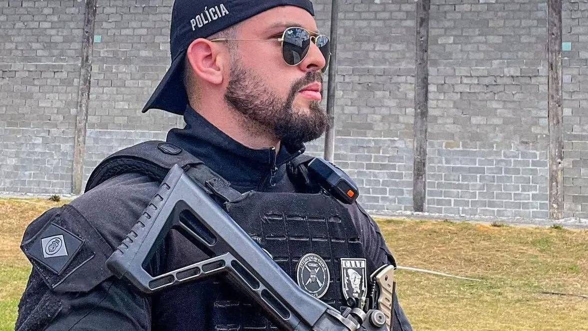 Imagem da notícia: Policial penal suspeito de facilitar entrada de celulares para facção em presídio no Ceará é solto