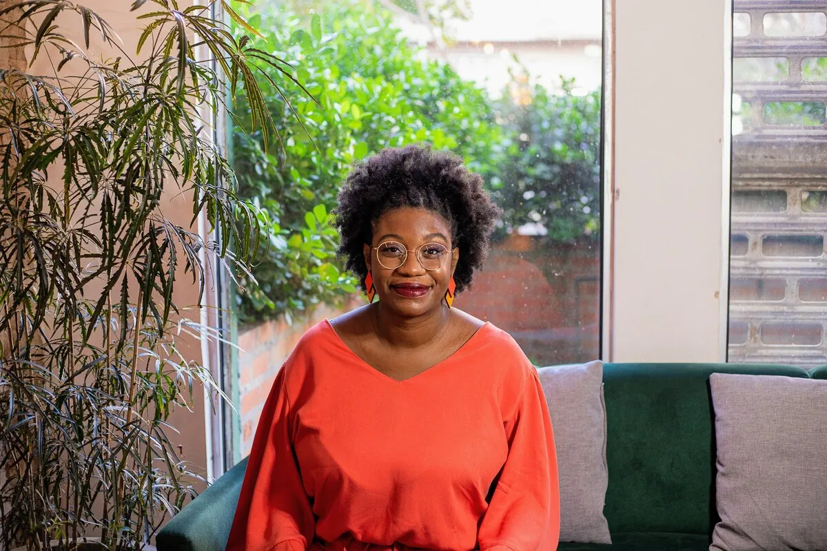 Bruna é criadora da Crioula Curadoria Alimentar - ecossistema criativo comprometido com a democratização de conhecimentos sobre alimentação saudável, ancestralidade africana e cultura regenerativa