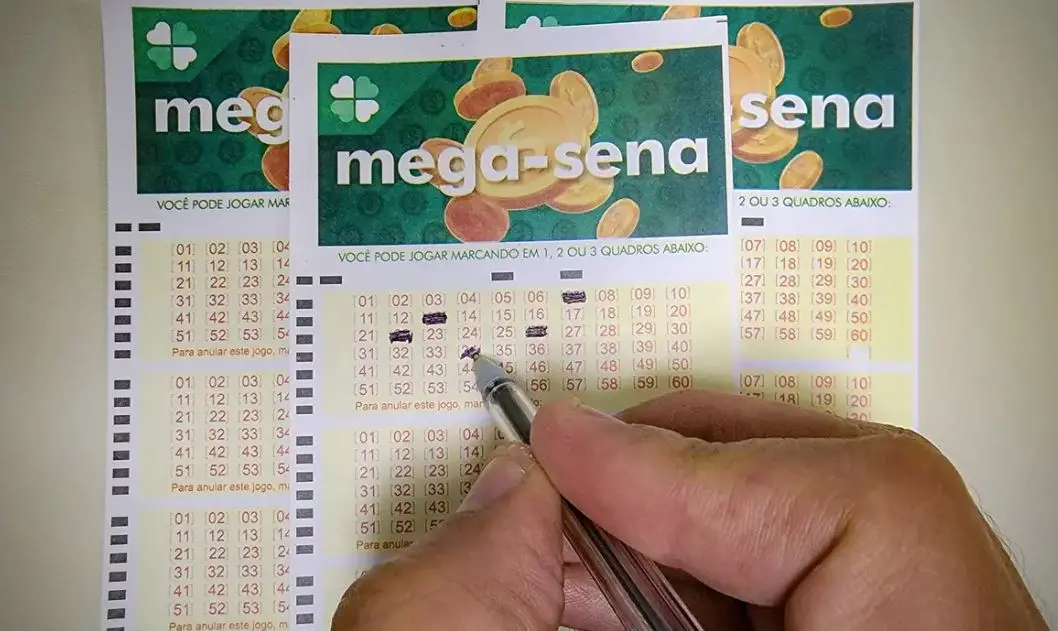 Imagem da notícia: Mega-Sena pode sortear prêmio estimado em R$ 14,5 milhões nesta terça-feira (25)