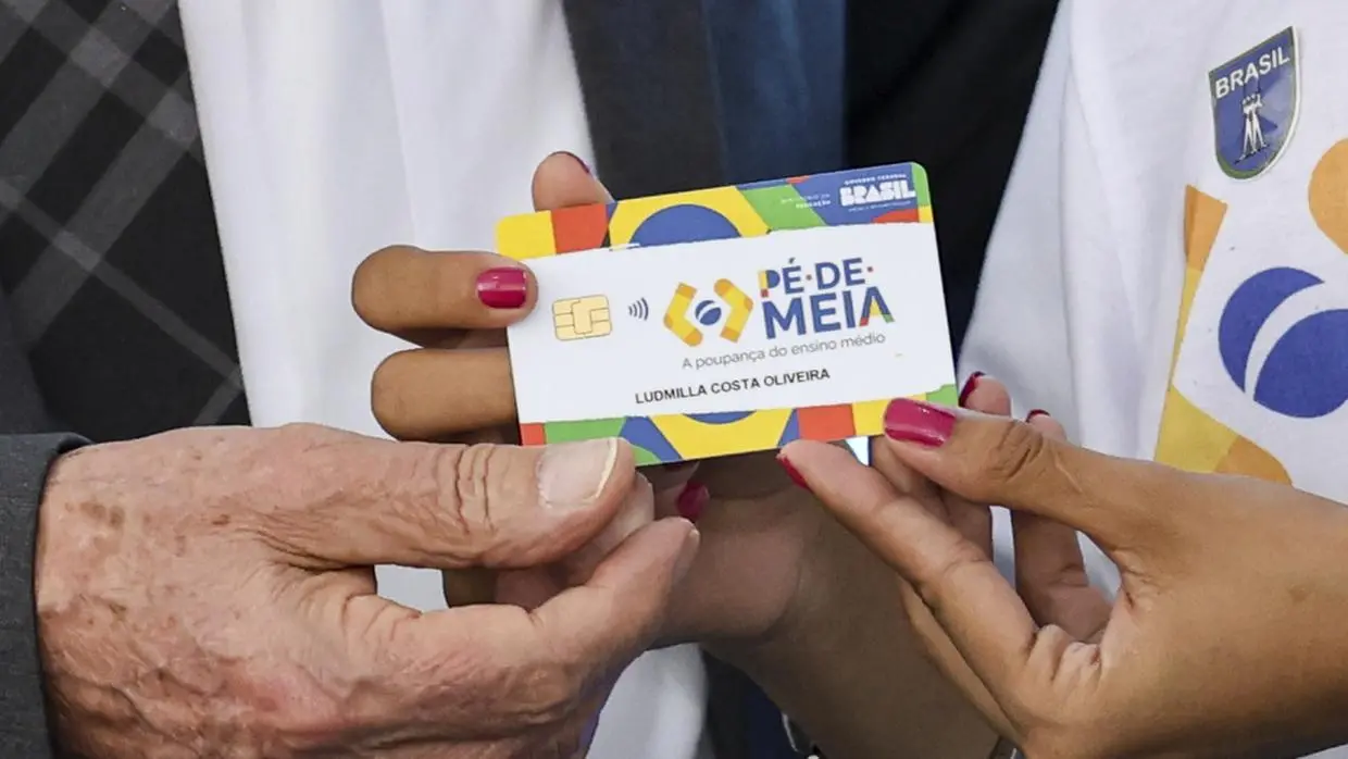 Imagem da notícia: Pagamento do Pé-de-Meia referente à matrícula começa nesta segunda (31); veja calendário e saiba quem tem direito