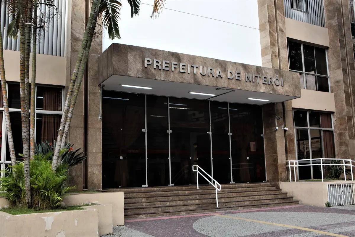 Imagem da notícia: Prefeitura de Niterói (RJ) abre concurso com 58 vagas e salários de até R$ 12 mil; veja edital