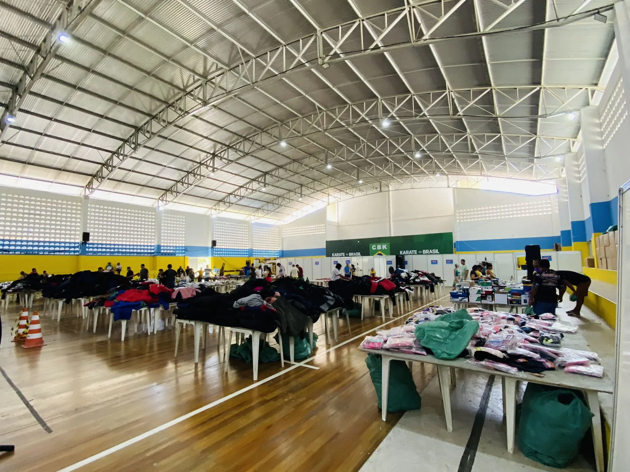 Imagem da notícia: Bazar em Juazeiro do Norte tem mais de 20 mil itens doados pela Receita Federal a partir de R$ 3; veja lista 