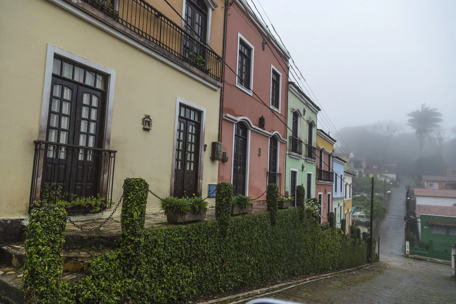 Verde e construções históricas convivem em Guaramiranga