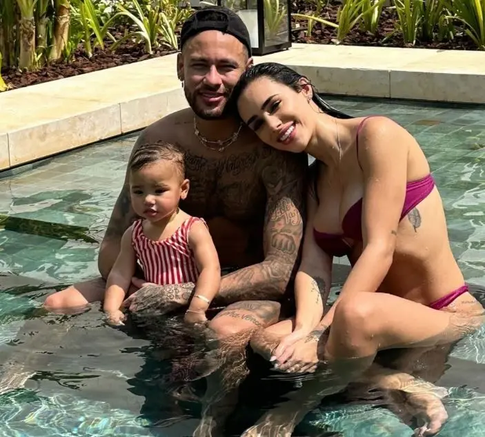 Imagem da notícia: Neymar chama Bruna Biancardi de esposa, mas nega casamento: ‘Não tem nada marcado’