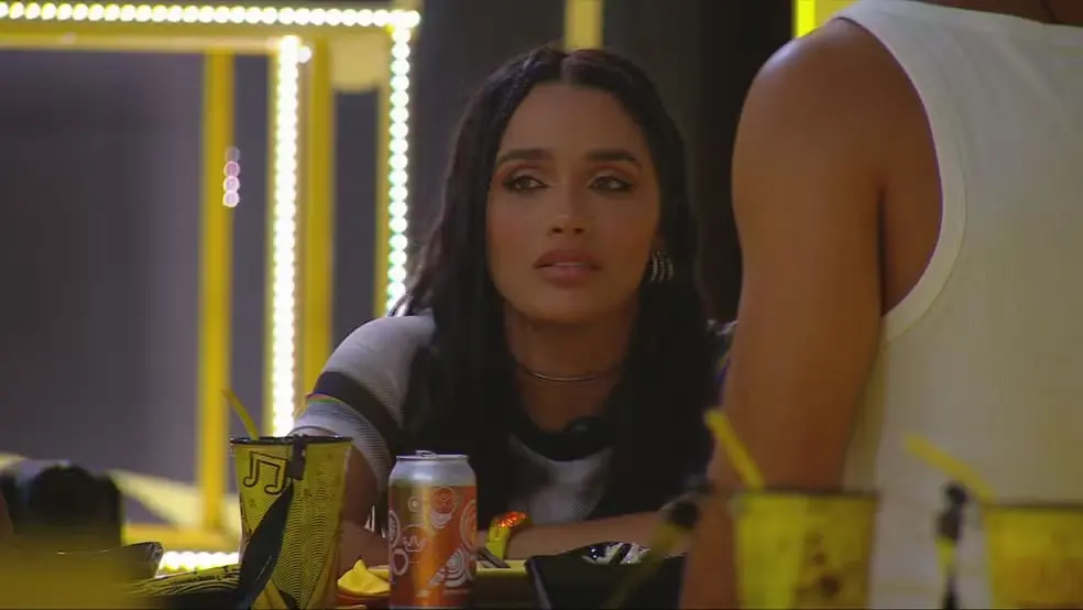Imagem da notícia Às vésperas do paredão, Eva surge 'mal' em festa do BBB 25: 'Não é simples'