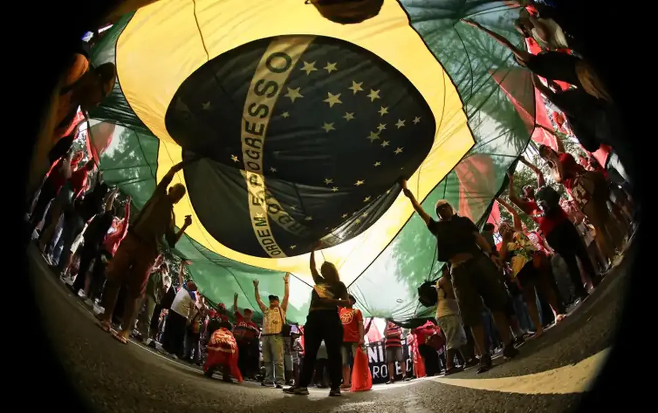 Imagem da notícia: Pelo menos 8 capitais do Brasil registram atos contra anistia aos nomes ligados à tentativa de golpe