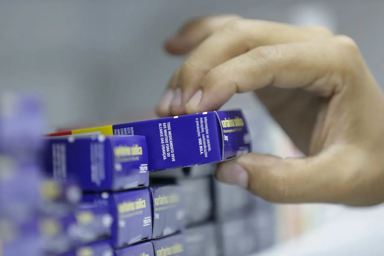 Imagem da notícia: Governo autoriza reajuste de até 5,06% no preço dos medicamentos