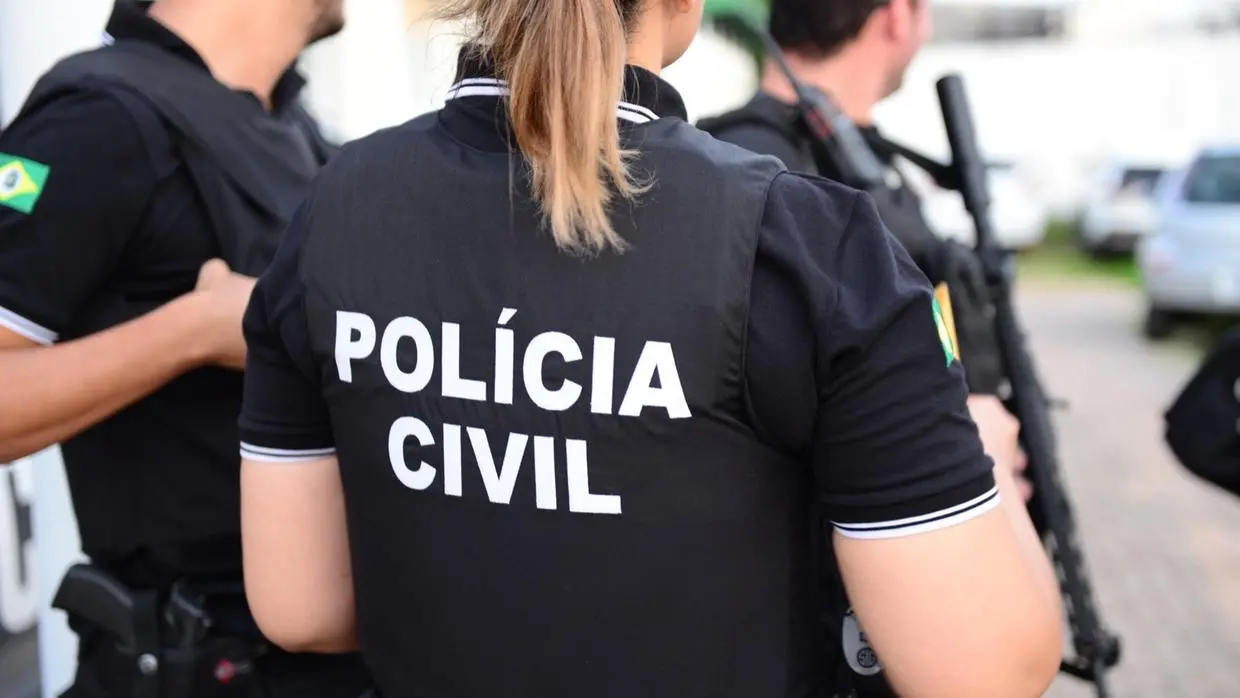 Imagem da notícia: Elmano de Freitas envia à Assembleia pedido de mais 500 vagas para novo concurso da Polícia Civil