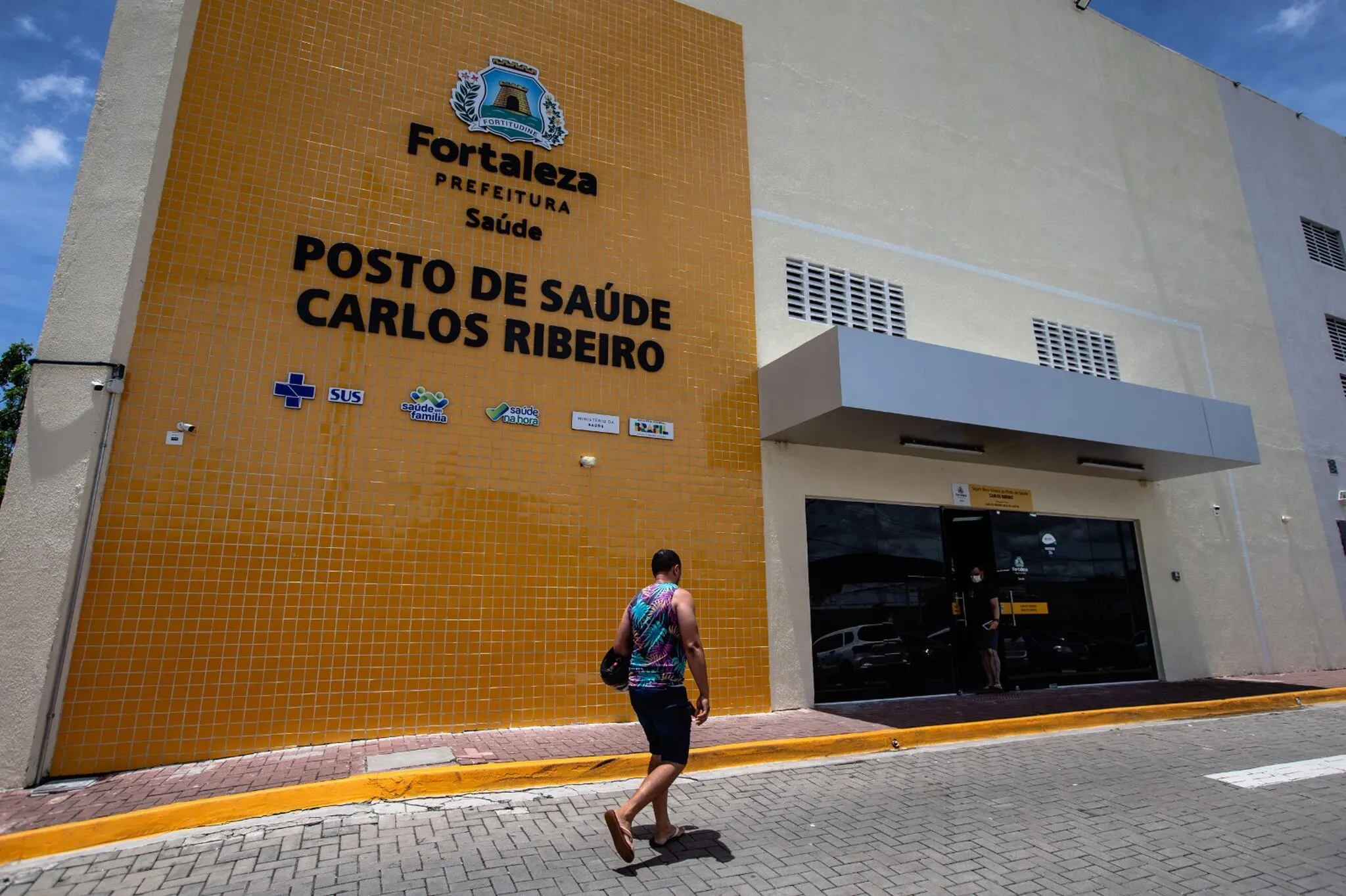 No Posto de Saúde Carlos Ribeiro, há reclamações sobre falta de remédios e de materiais como agulhas para realização de exames