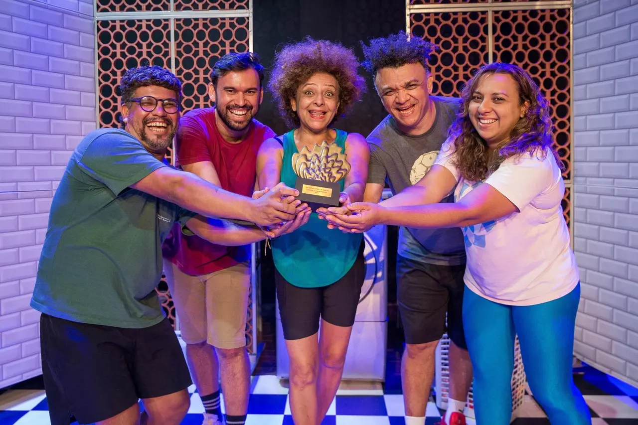 Imagem da notícia Após conquistar principal prêmio de teatro, grupo cearense Pavilhão da Magnólia celebra 20 anos com peças em Fortaleza