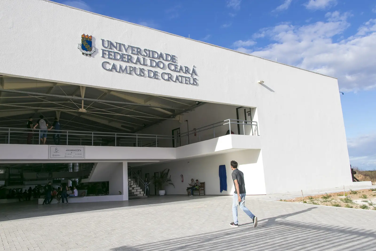 Imagem da notícia: UFC terá novos cursos de Medicina, Inteligência Artificial e Meteorologia até 2026; veja cidades