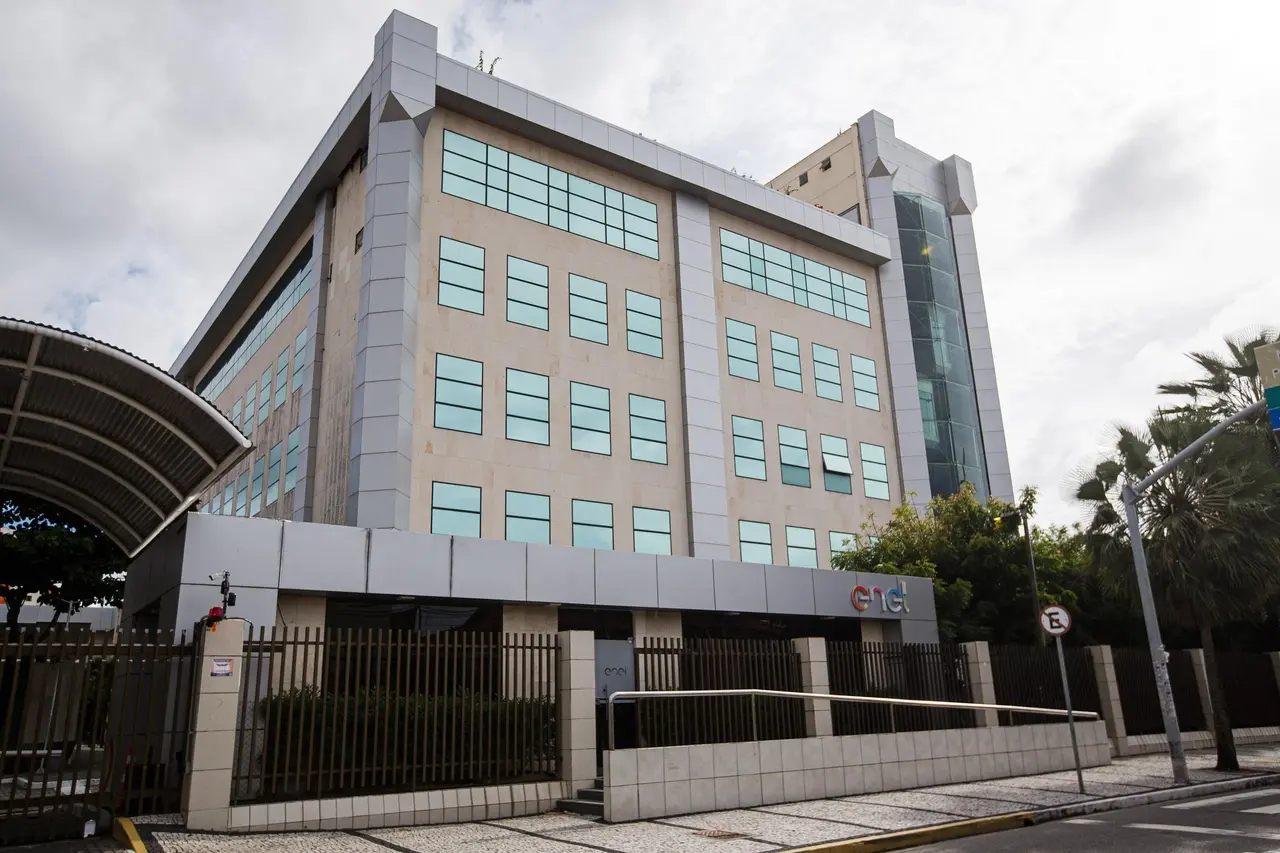 Imagem da notícia: Enel Ceará fica entre as 10 piores empresas de fornecimento de energia do Brasil; veja ranking