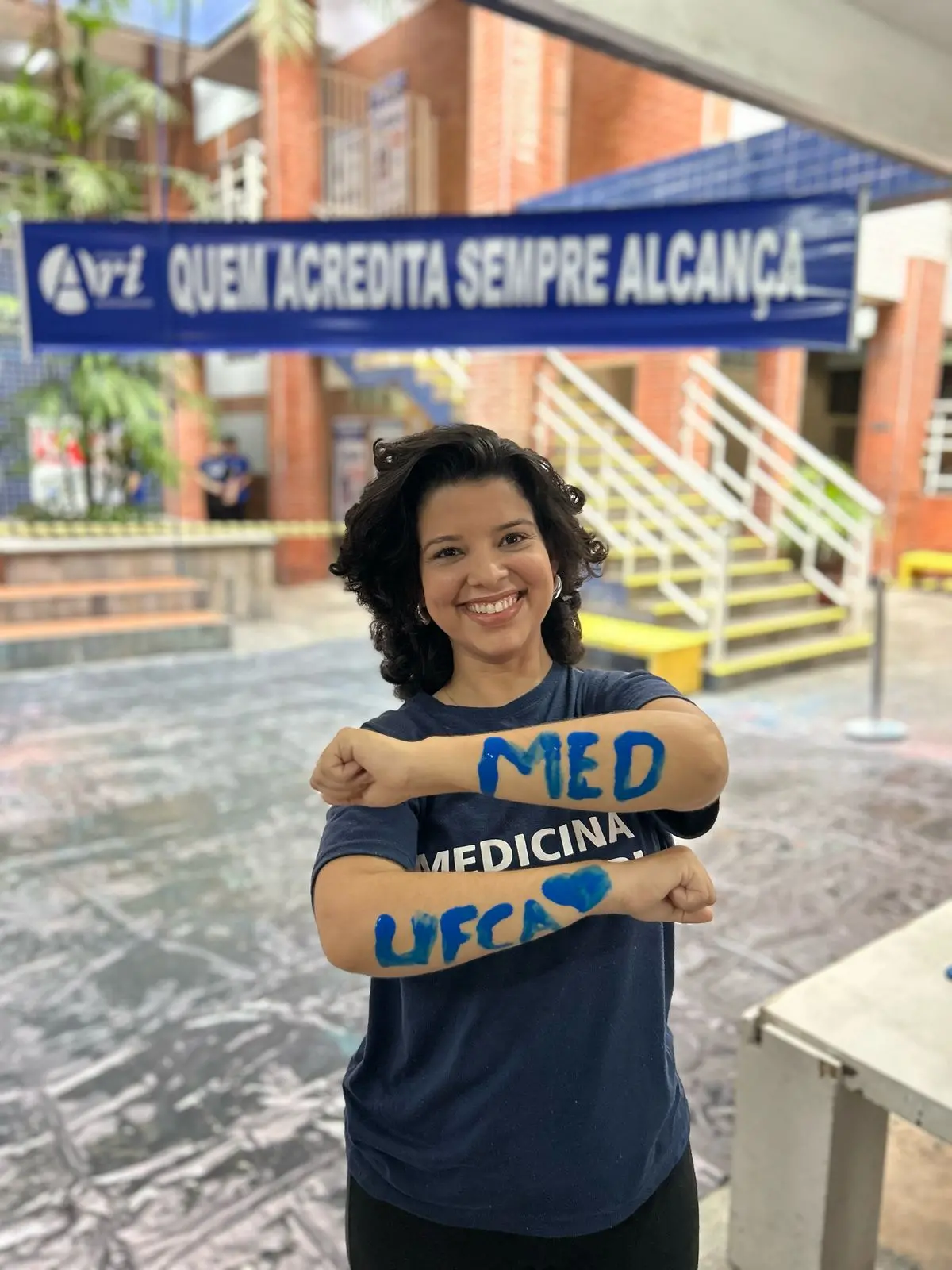 Imagem da notícia: Cearense é aprovada em Medicina na UFCA após ter câncer e perder o pai na semana do Enem