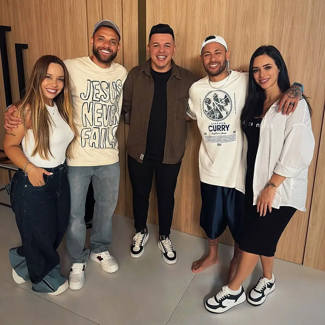 Imagem da notícia: Neymar e Bruna Biancardi participam de encontro com casais cristãos