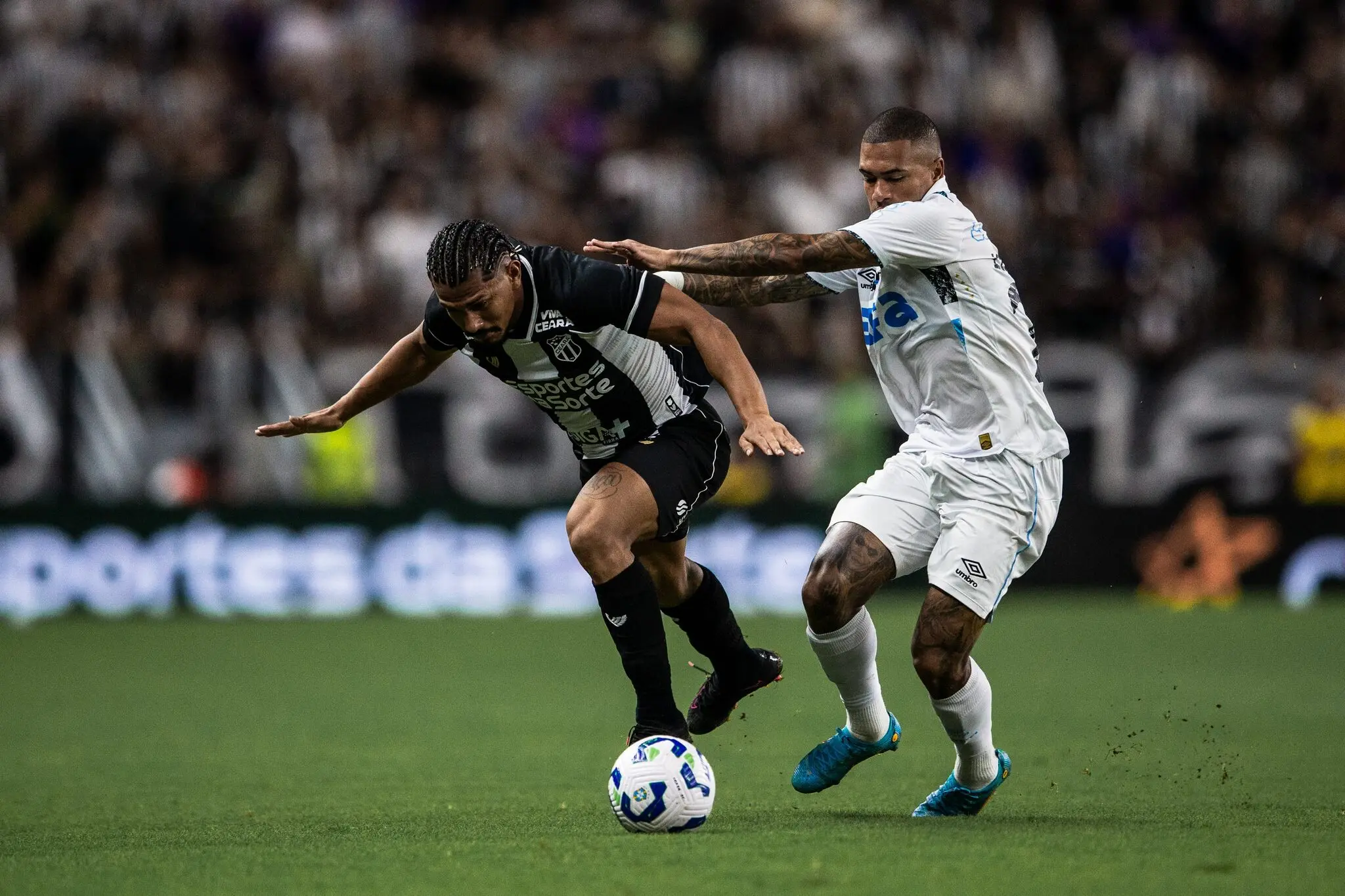 Imagem da notícia Fernando Sobral desfalca o Ceará contra o Grêmio após terceiro cartão amarelo