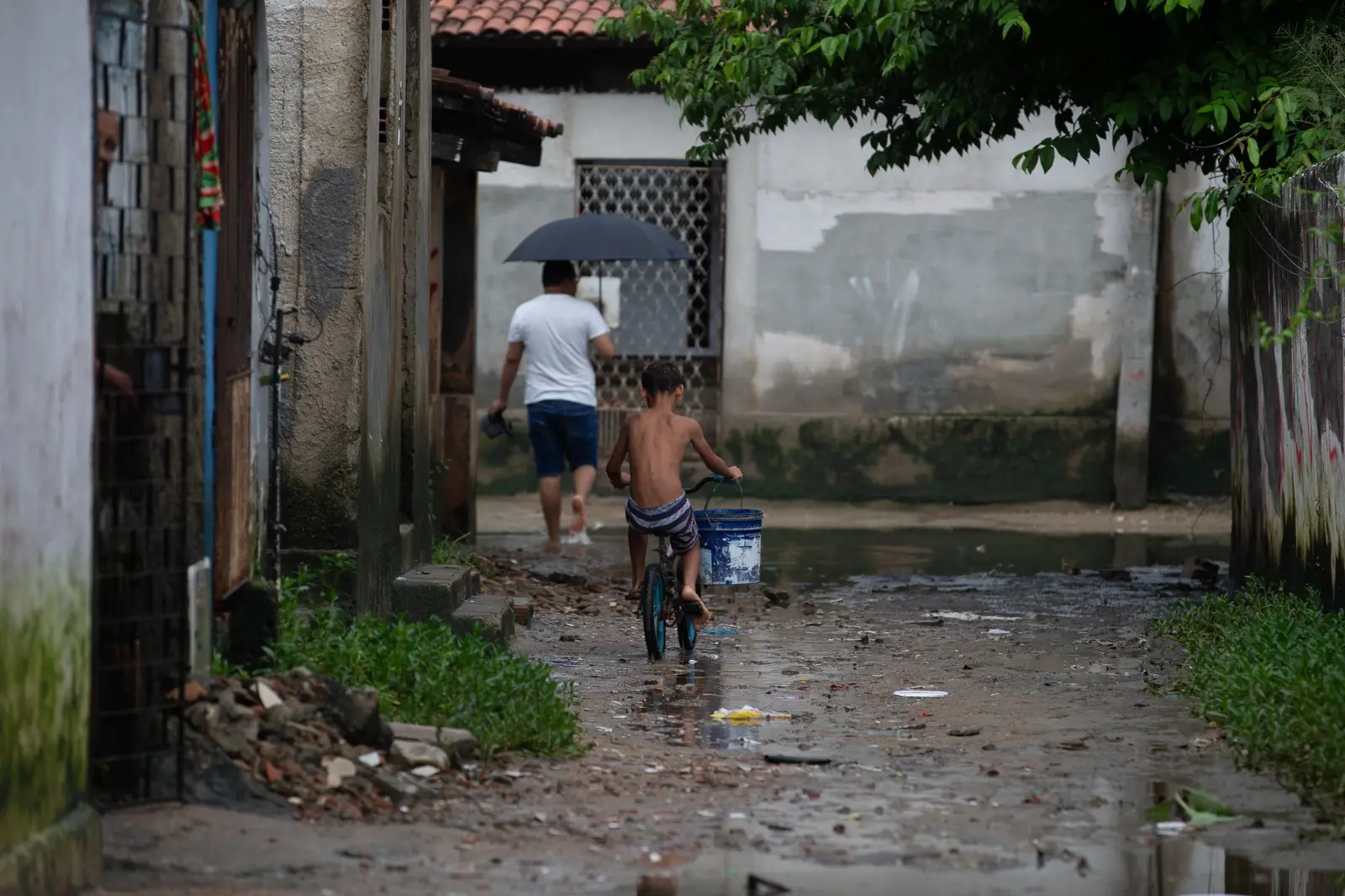 Imagem da notícia: 35 cidades do Ceará estão em emergência por seca, chuvas intensas e até vendaval; veja quais