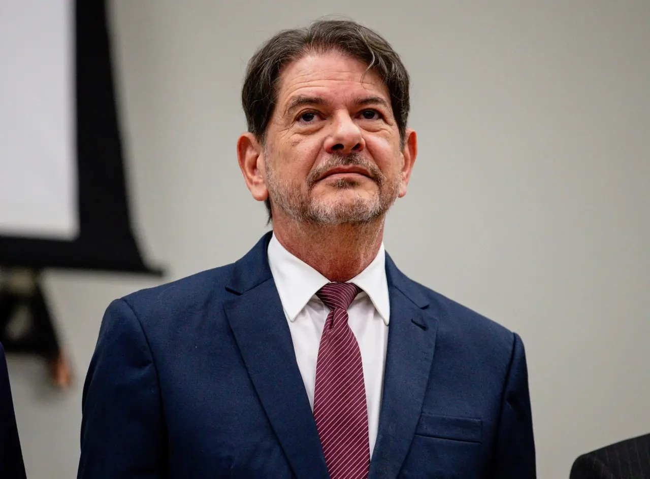 Imagem da notícia: Acordo de Cid com Júnior Mano para vaga do Senado em 2026 foi feito antes de filiação ao PSB, diz senador