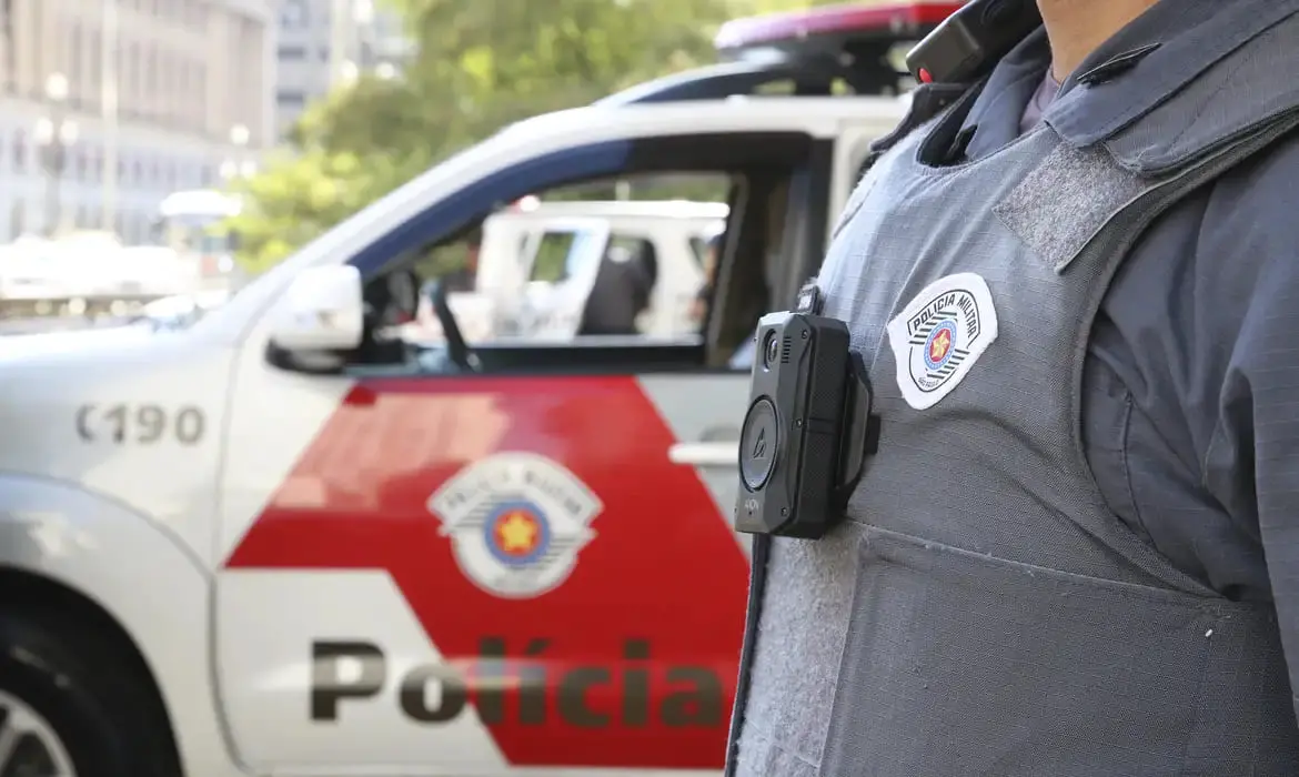 Imagem da notícia: Casal de idosos é encontrado morto dentro de caminhonete, em chácara no interior de SP