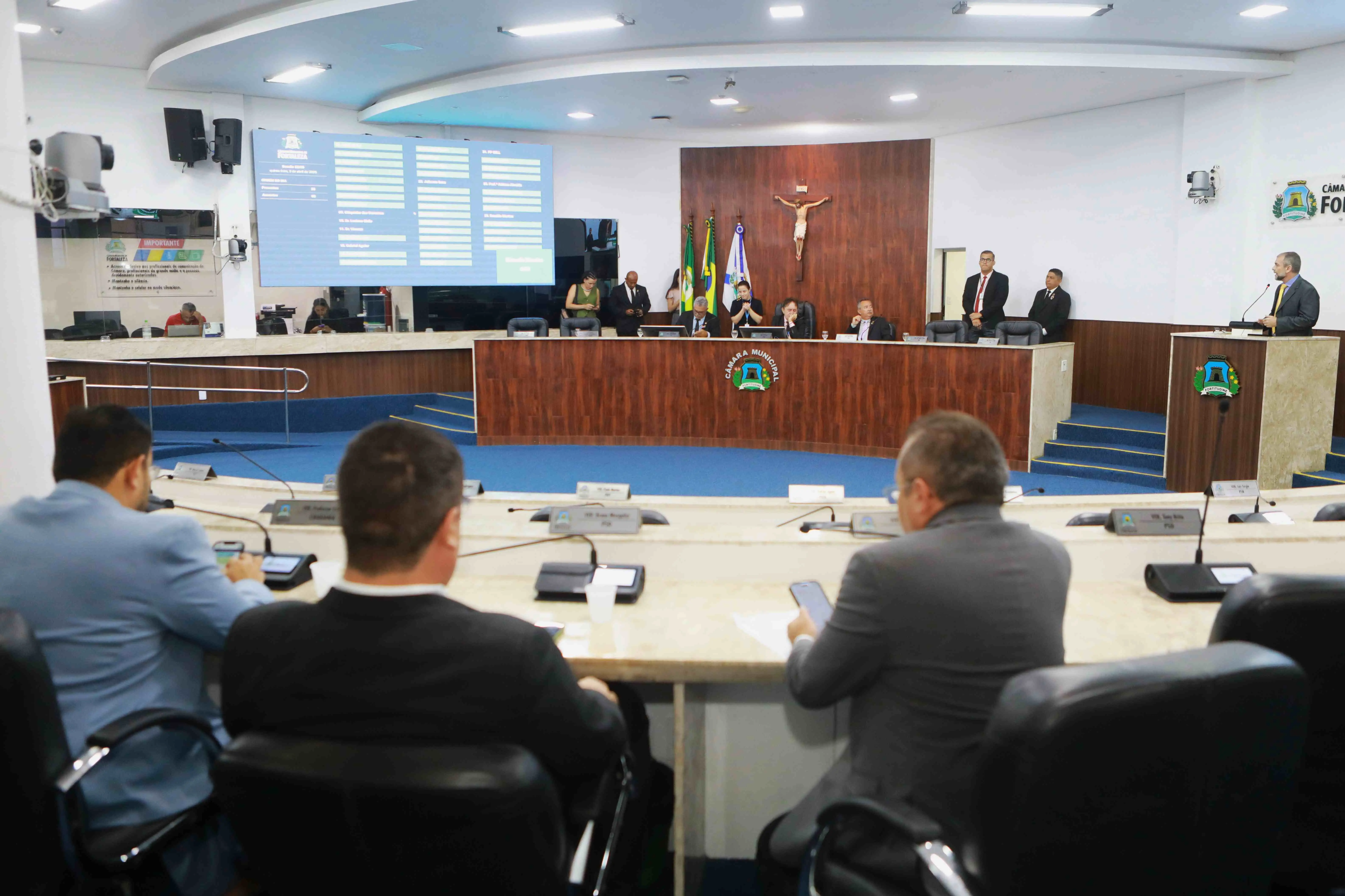 Imagem da notícia: CMFor quer alterar regimento para endurecer venda de terrenos e ampliar competências da Comissão de Meio Ambiente