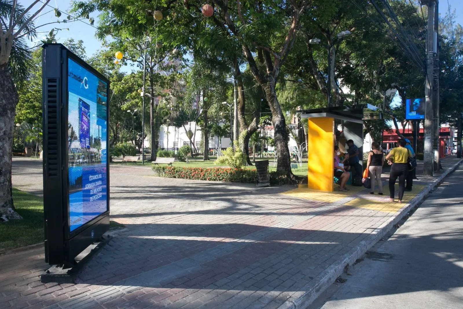 Imagem da notícia: Projeto da Câmara de Fortaleza prevê novas regras para painéis luminosos com propagandas na cidade