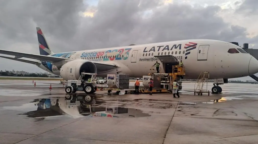 Avião da Latam que fez o voo inaugural Fortaleza-Lisboa